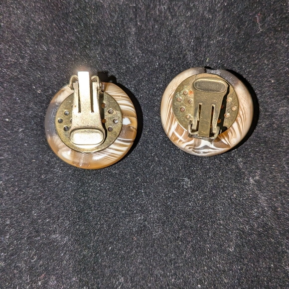 Vintage Brown composite clip-on earrings - Picture 2 of 4
